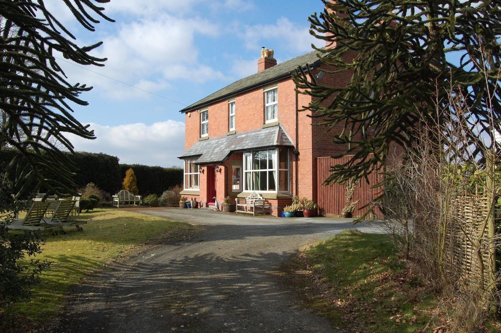 Hotel The Old Vicarage Dolfor Newtown  Exteriér fotografie